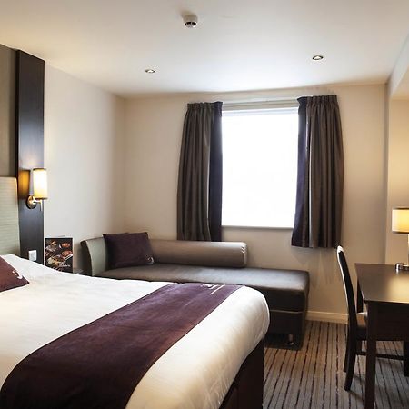 Premier Inn London Heathrow M4/J4 Hillingdon Eksteriør billede