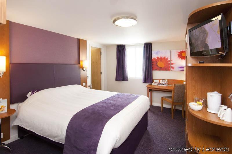 Premier Inn London Heathrow M4/J4 Hillingdon Eksteriør billede