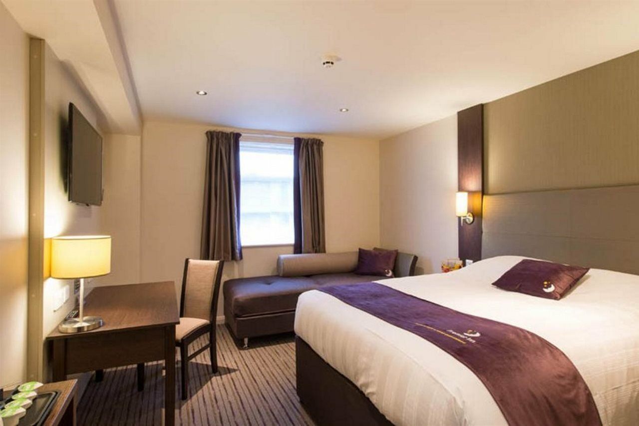 Premier Inn London Heathrow M4/J4 Hillingdon Eksteriør billede