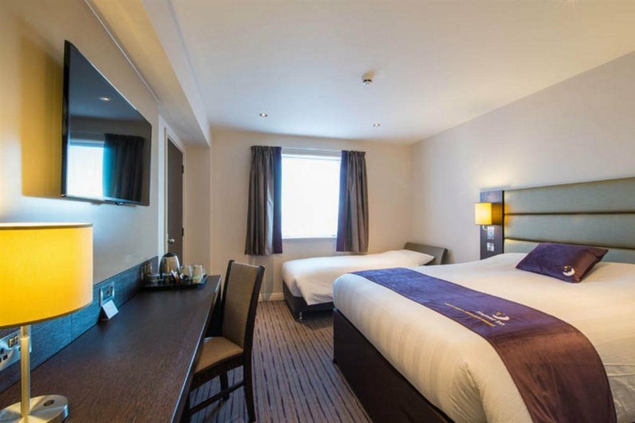 Premier Inn London Heathrow M4/J4 Hillingdon Eksteriør billede