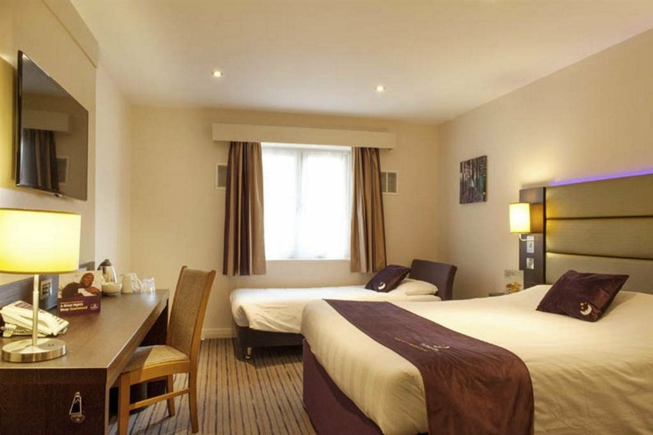 Premier Inn London Heathrow M4/J4 Hillingdon Eksteriør billede