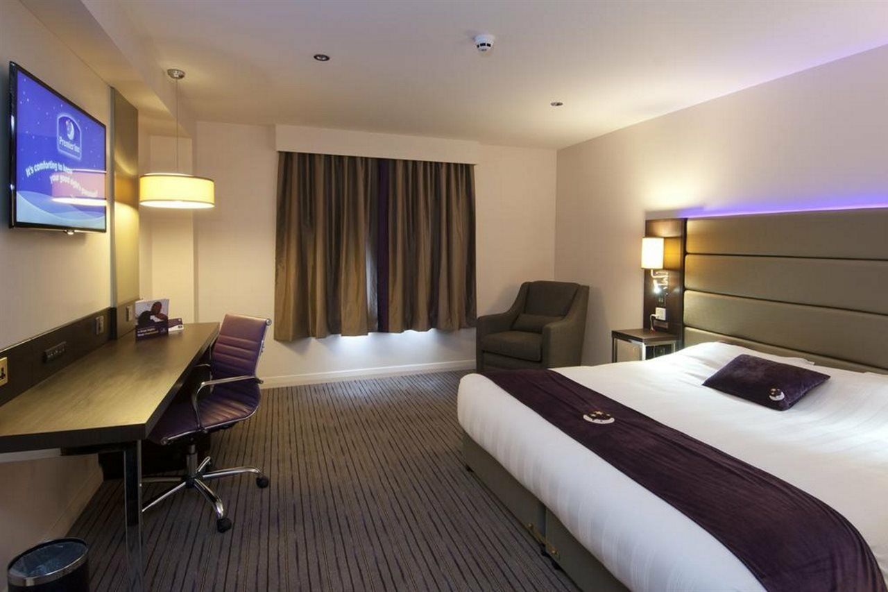 Premier Inn London Heathrow M4/J4 Hillingdon Eksteriør billede